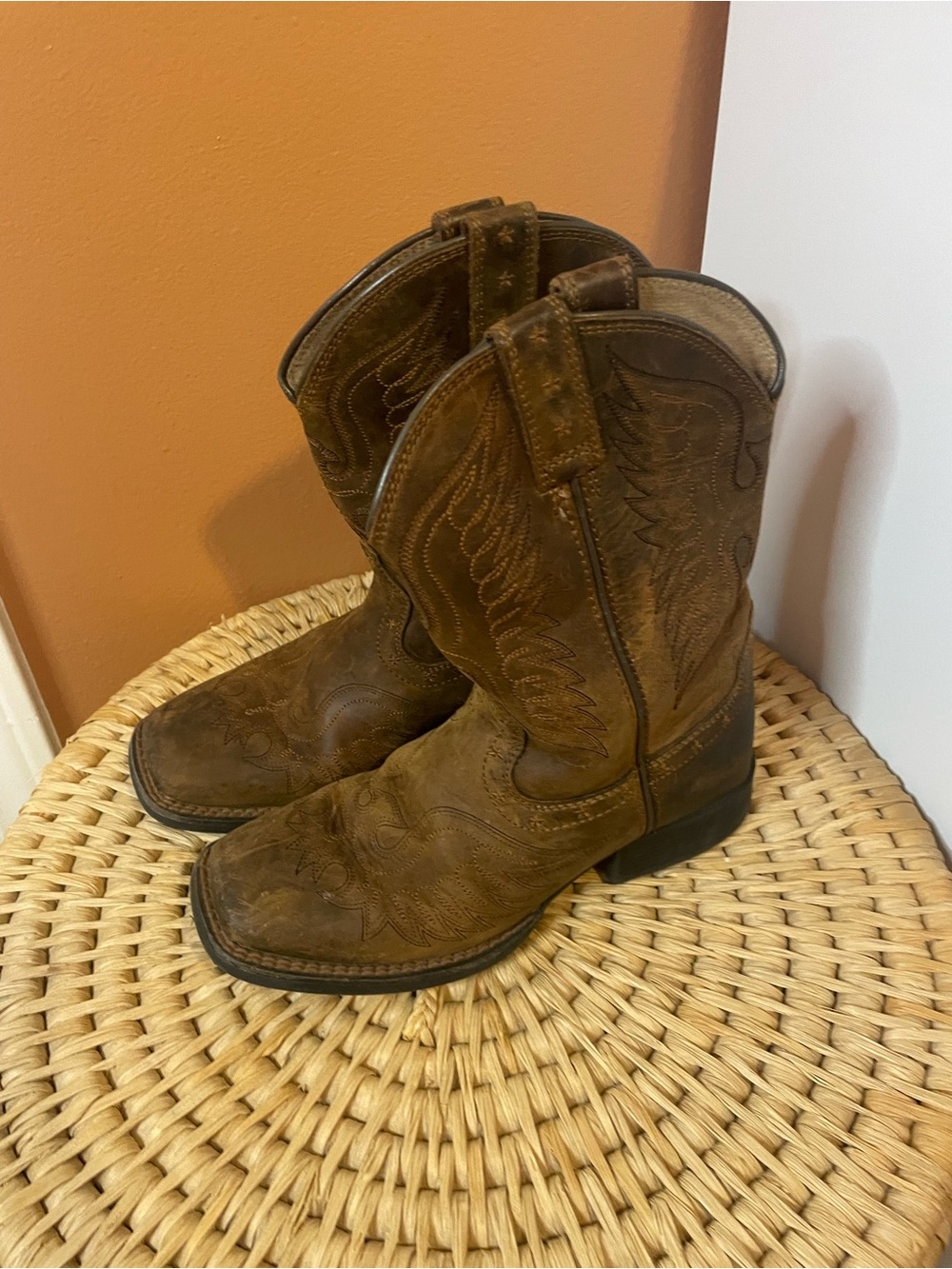 Ariat Boy’s Honor Western Boots Square Toe in Dark Brown Size 1 Barely Worn - Picture 5 of 11